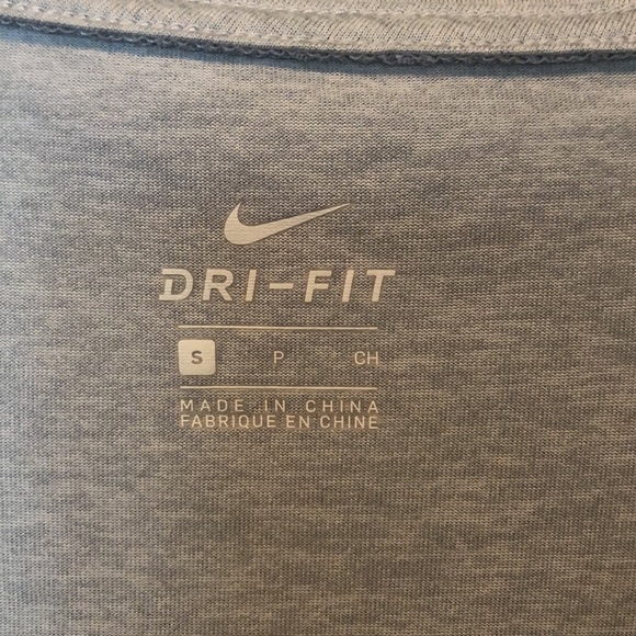 Nike T-shirt - Picture 2 of 5